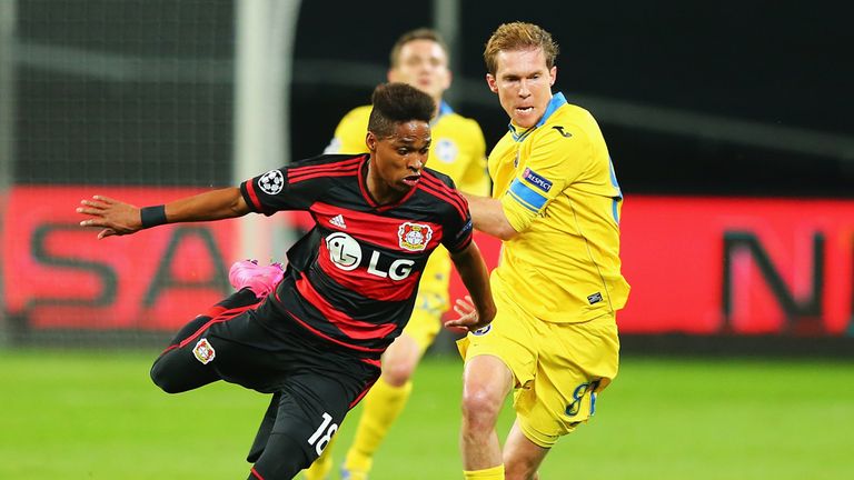 Wendell gets away from Alexander Hleb 