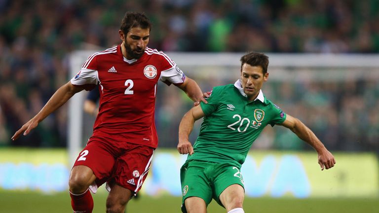 DUBLIN, IRELAND - SEPTEMBER 07:  Wes Hoolahan of the Republic of Ireland beats Ucha Lobjanidze of Georgia to the ball during the UEFA EURO 2016 Group D qua