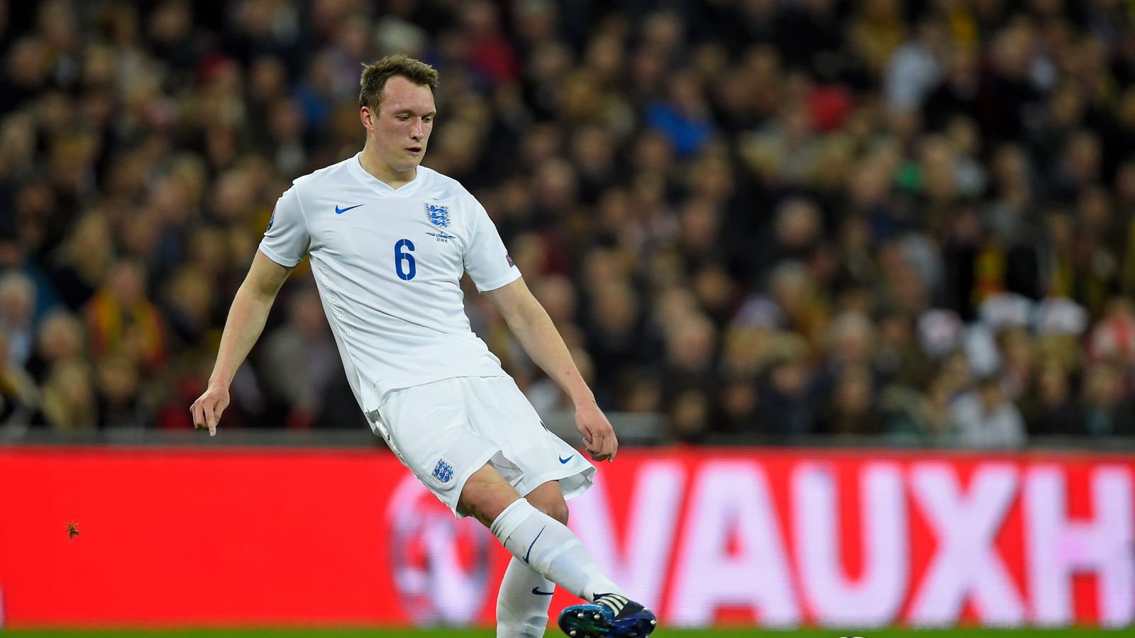 М спортс футбол. Фил Джонс сборная Англии. Phil Jones в сборной Англии