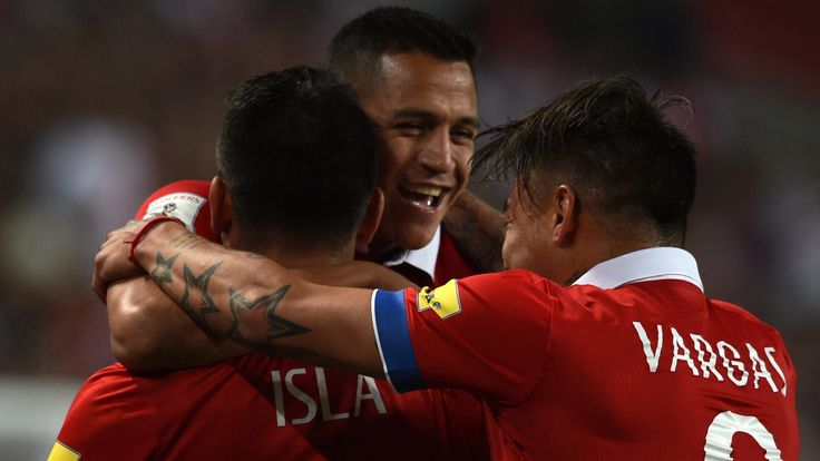 Chile's Alexis Sanchez (C) celebrates with teammates after scoring against Peru 