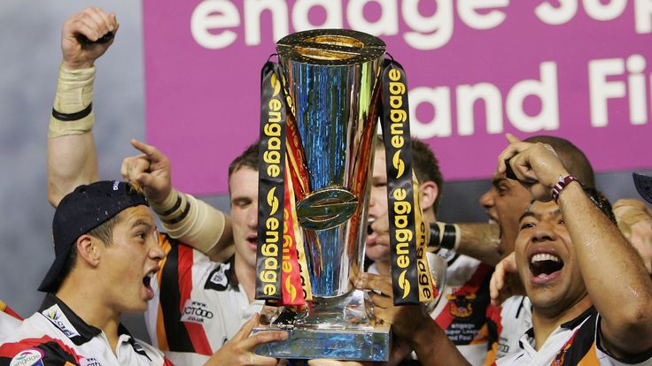 Shontayne Hape (left) and Lesley Vainikolo (right) celebrate after Bradford's Grand Final win in 2005