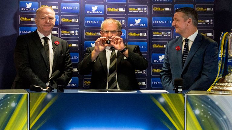 Former Rangers manager Alex McLeish (left) helps conduct William Hill Scottish Cup third-round draw