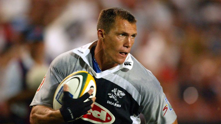 Andre Snyman runs in to score a try during the Sharks' Super 12 match against the Cats in 2003