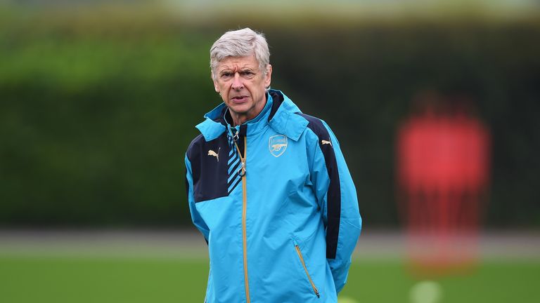 ST ALBANS, ENGLAND - OCTOBER 19:  Arsene Wenger, manager of Arsenal looks on during an Arsenal training 