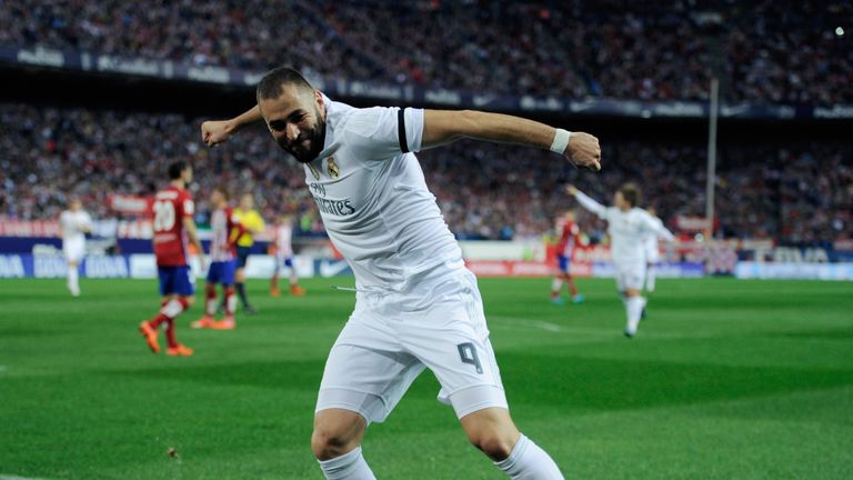MADRID, SPAIN - OCTOBER 04:  Karim Benzema of Real Madrid celebrates after scoring Real's opening goal during the La Liga match between Club Atletico de Ma