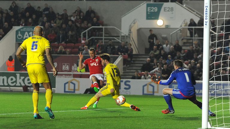 Aaron Wilbraham of Bristol City scores his side's first goal against Nottingham Forest