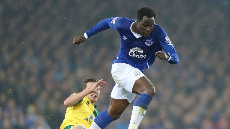 Romelu Lukaku gets away from Ryan Bennett 