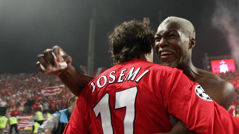 Cisse celebrates Liverpool's Champions League triumph in Istanbul  in 2005