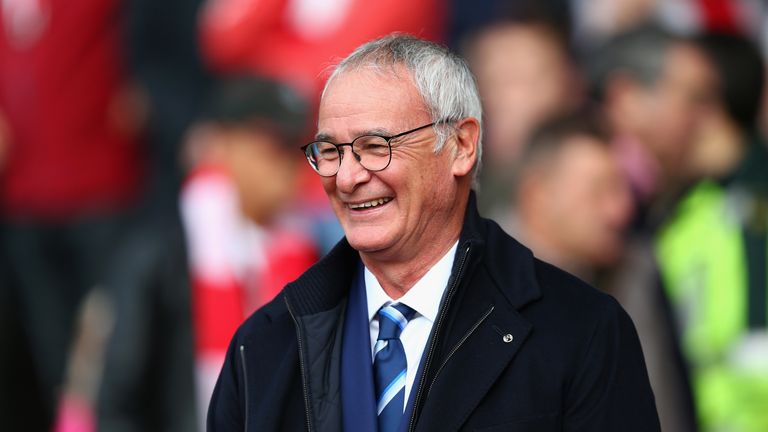 SOUTHAMPTON, ENGLAND - OCTOBER 17:  Claudio Ranieri Manager of Leicester City looks on prior to the match between Southampton and Leicester City