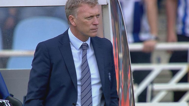 David Moyes watches on as his side concede a late goal in stoppage time seconds after they were denied a penalty.