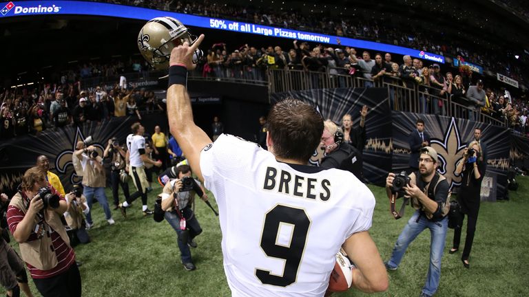 Drew Brees celebrates after reaching 400 career touchdown passes
