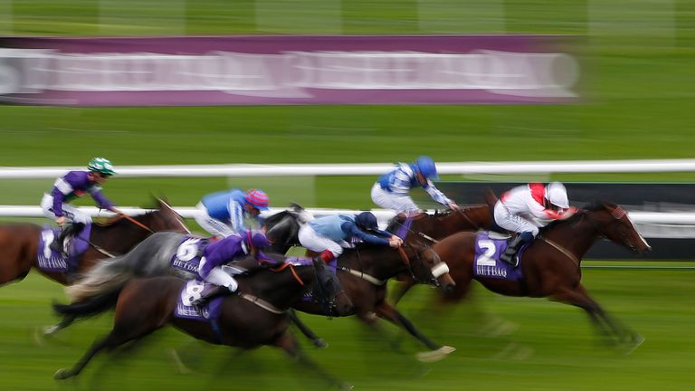 Dane O'Neill riding Easy Road (R) win The betdaq.com 2% Commission Handicap Stakes