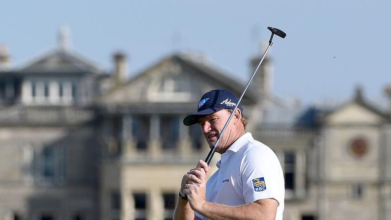 Ernie Els changed putters after a horrendous miss on the first day