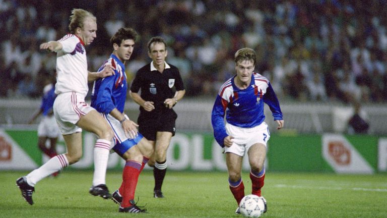 Didier Deschamps and Eric Cantona fight for the ball on October 10, 1990 in Paris during France's Euro 92 qualifier against Czechoslovakia.