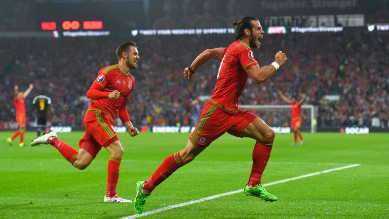  Wales player Gareth Bale celebrates