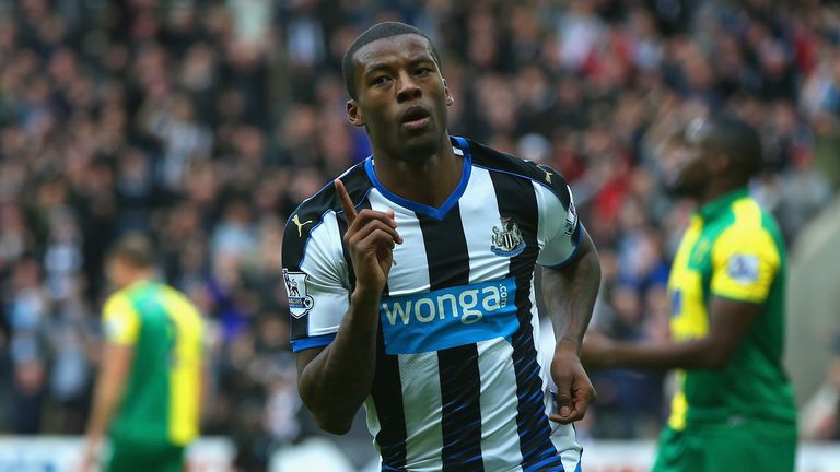 Georginio Wijnaldum celebrates his first goal