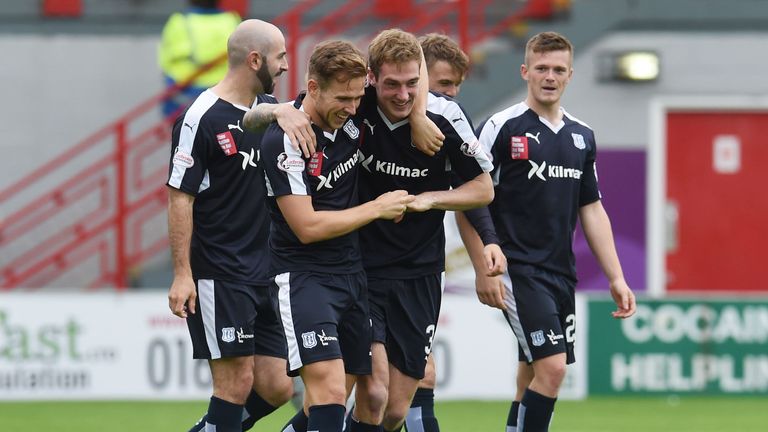 Dundee's Kevin Holt (2nd from right) celebrates after putting his side 1-0 up