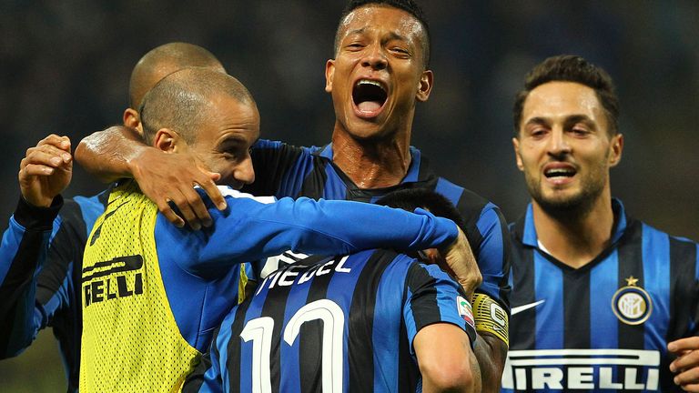 Gary Medel #17 of FC Internazionale Milano celebrates with his team-mates 