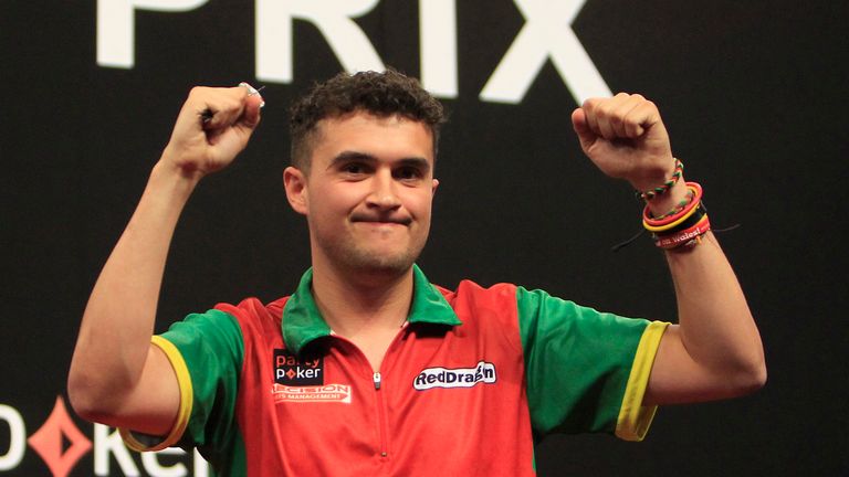 PARTY POKER.COM WORLD GRAND PRIX 2015.CITY WEST HOTEL,.DUBLIN,IRELAND.PIC;LAWRENCE LUSTIG.ROUND2.MICHAEL SMITH V JAMIE LEWIS.jamie lewis IN ACTION