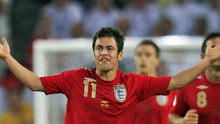 Joe Cole celebrates after scoring during the opening round Group B World Cup football match Sweden vs. England, 20 July 2006, Cologne, Germany