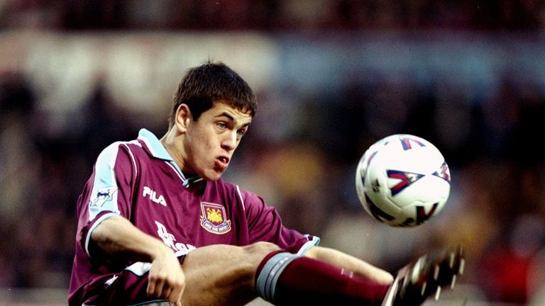 15 Jan 2000:  Joe Cole of West Ham United in action during the FA Carling Premiership match against Aston Villa at Upton Park in London. The game ended 1-1