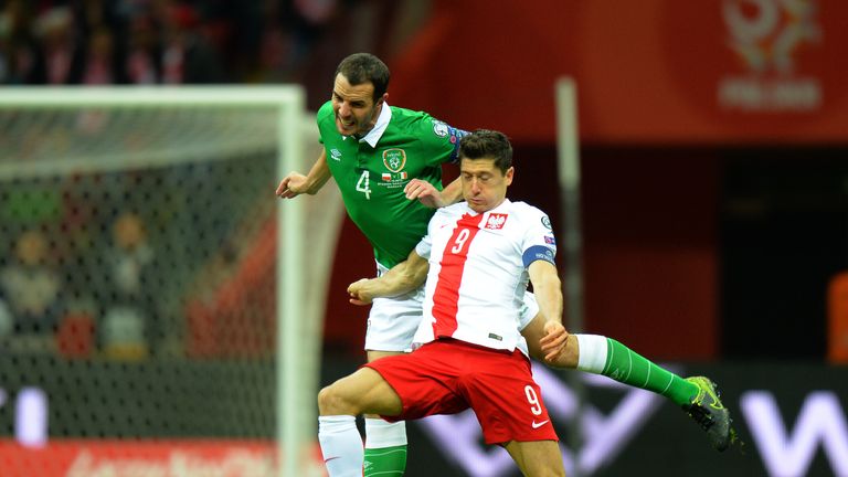 John O'Shea tackles Robert Lewandowski