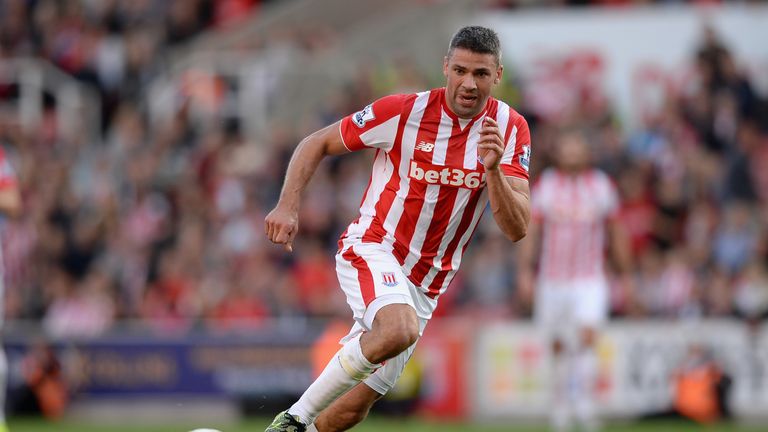 Jon Walters wants a  two-year contract at Stoke City