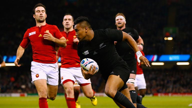 Julian Savea scores New Zealand's third try against France