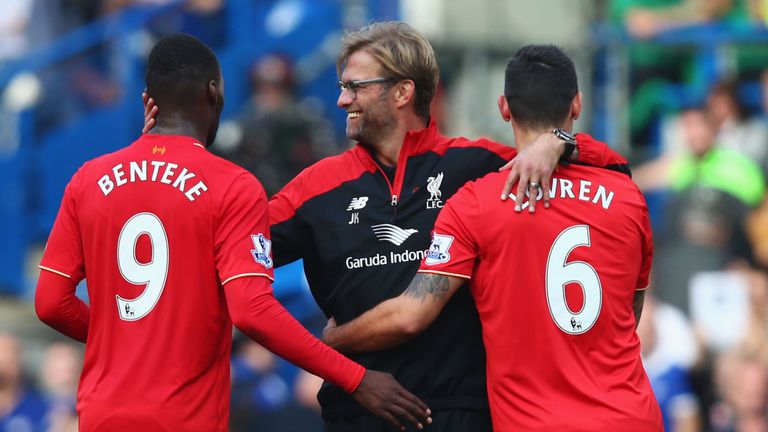 LONDON, ENGLAND - OCTOBER 31:  Jurgen Klopp (C), manager of Liverpool celebrates his team's 3-1 win with his players Christian Benteke (L) and Dejan Lovren