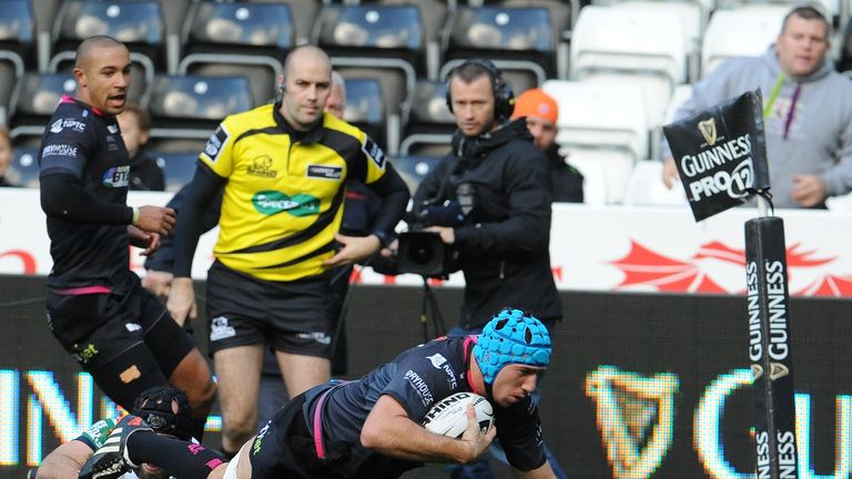 Justin Tipuric scores the Osprey's second try against Connacht