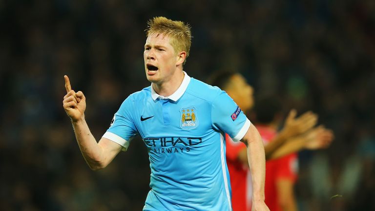 MANCHESTER, ENGLAND - OCTOBER 21:  Kevin De Bruyne of Manchester City celebrates scoring his team's second 