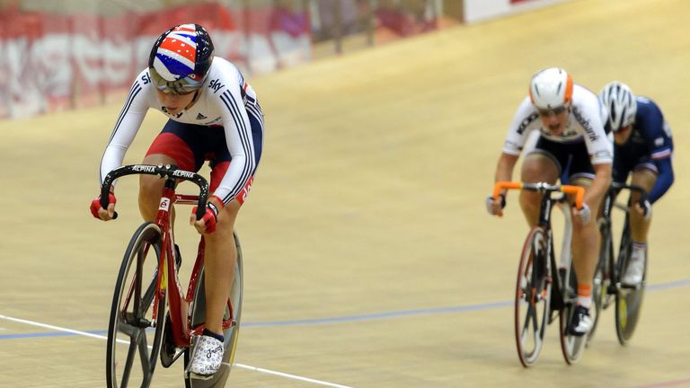 Laura Trott comes home clear of Kirsten Wild and Roxanne Fournier 