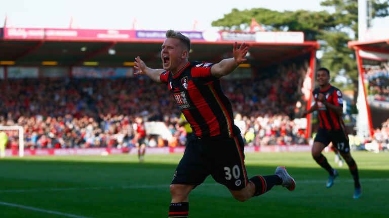 BOURNEMOUTH, ENGLAND - OCTOBER 25:  Matt Ritchie of Bournemouth celebrates scoring his team's first goal 