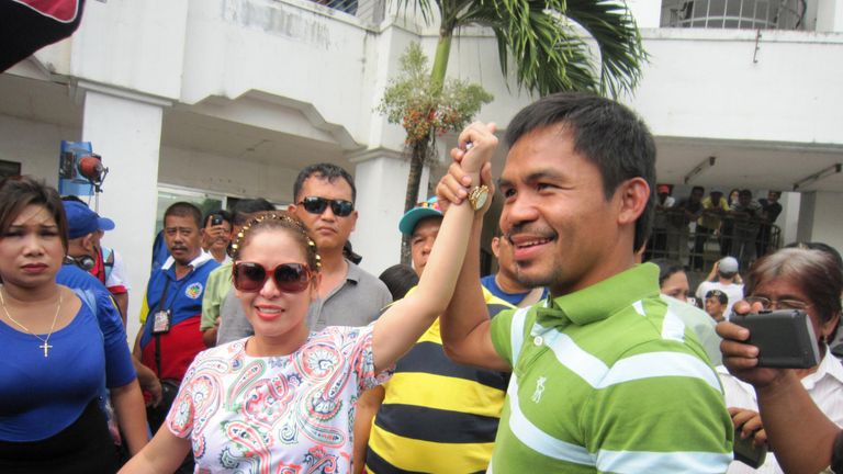 Manny Pacquaio (R) and wife Jinkee