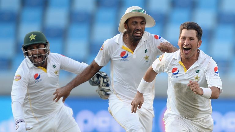  Yasir Shah of Pakistan celebrates with teammates Sarfraz Ahmed and Wahab Riaz after dismissing Adil Rashid 