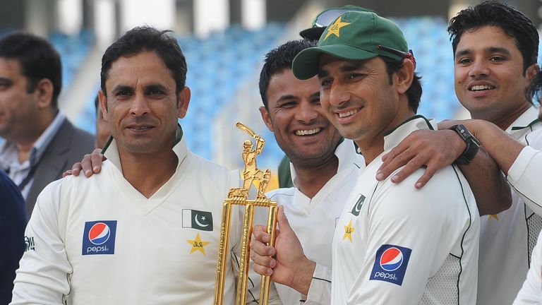 Pakistan's cricketer Abdul Rehman (L), Imran Farhat (C), Saeed Ajmal (2R) and Azhar Ali (R) pose for photographers during a presentation ceremony after Pak