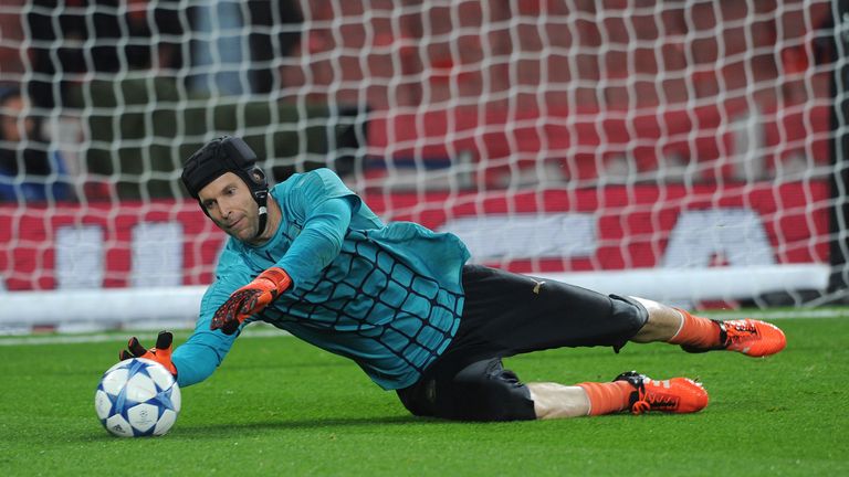 Petr Cech of Arsenal warms up