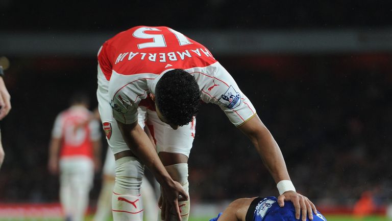 LONDON, ENGLAND - OCTOBER 24:  Alex Oxlade-Chamberlain of Arsenal checks on the injured Phil Jagielka of Everton 