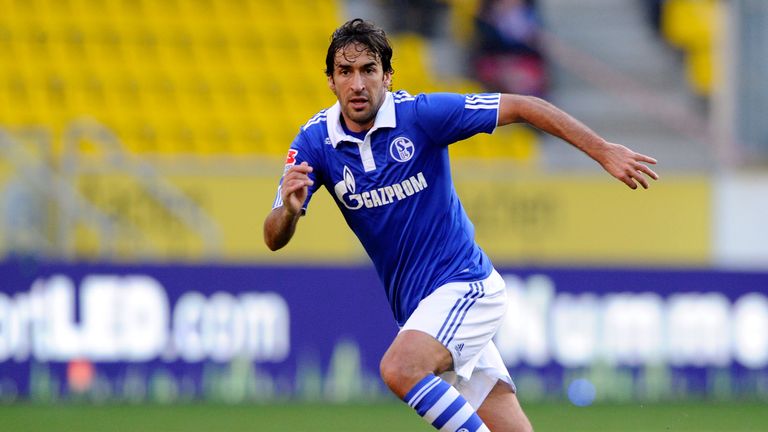 Raul of Schalke runs with the ball