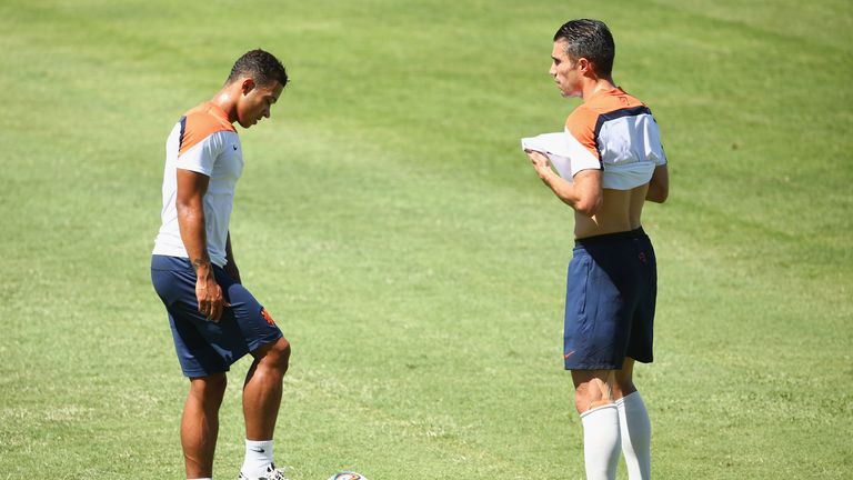 Robin van Persie (r) and Memphis Depay during a Netherlands training session