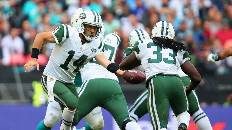 Ryan Fitzpatrick #14 of the New York Jets hands off to Chris Ivory #33 of the New York Jets during the game against Miami Do
