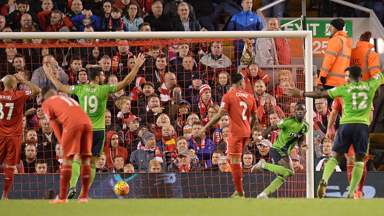 Southampton's Senegalese midfielder Sadio Mane (3rd R) celebrates after he scores their first goal