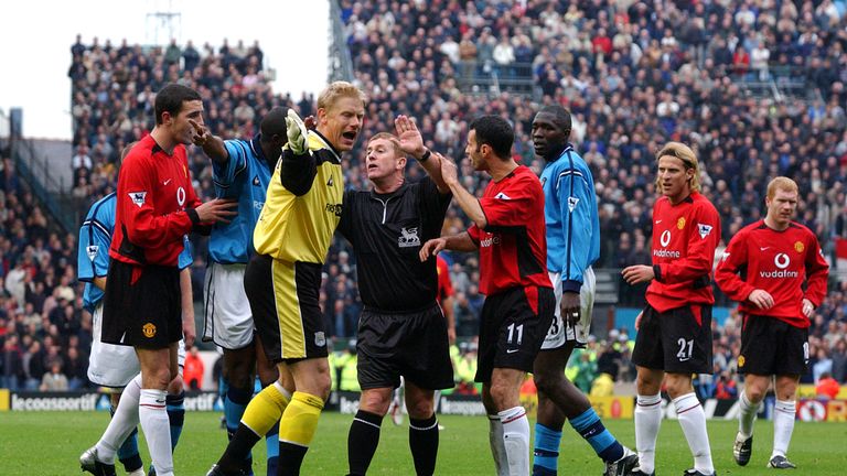 Schmeichel protests a decision for City in the last Manchester derby of his career in 2002