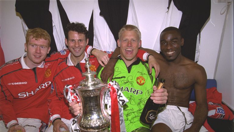 Paul Scholes, Ryan Giggs, Peter Schmeichel and Andy Cole of Manchester United