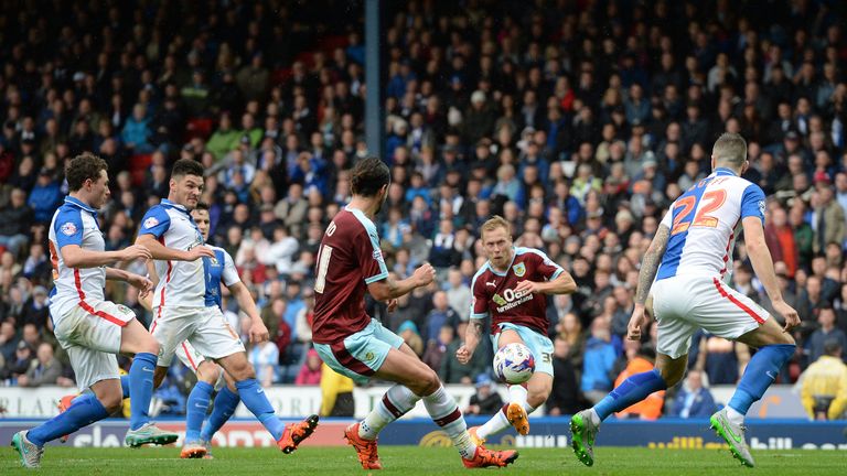 Burnley's Scott Arfield (second right) has a shot on goal during the Sky Bet Championship match at Ewood Park, Blackburn.