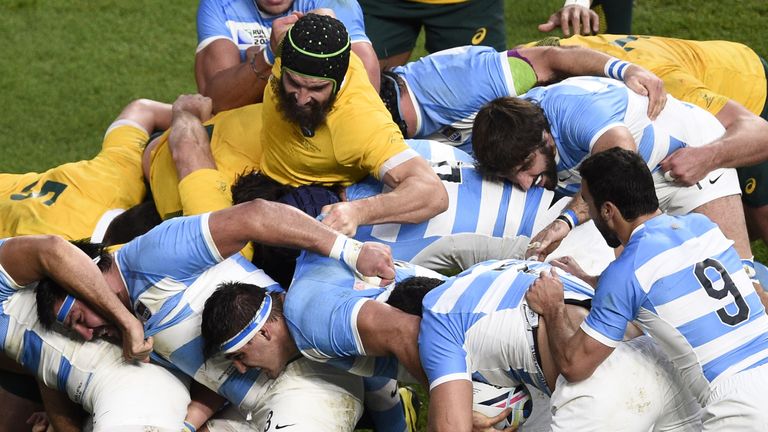 Australia's flanker Scott Fardy (C) vies in a maul  during a semi-final match of the 2015 Rugby World Cup between Argentina and Australia at Twickenham