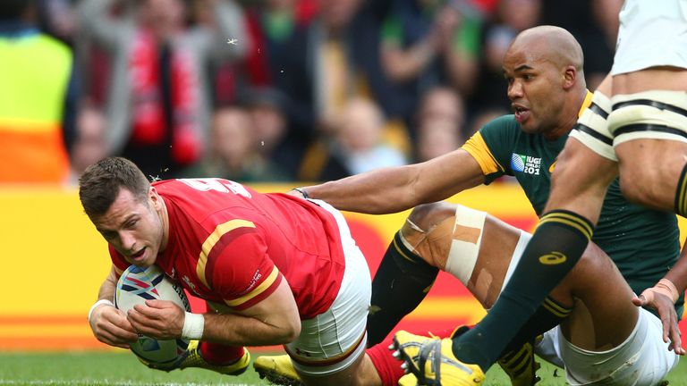 LONDON, ENGLAND - OCTOBER 17:  Gareth Davies of Wales scores the opening try for Wales during the 2015 Rugby World Cup Quarter Final match between South Af