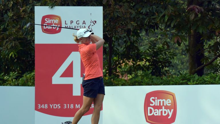 Stacy Lewis fired her way into contention with a six-under-par 65