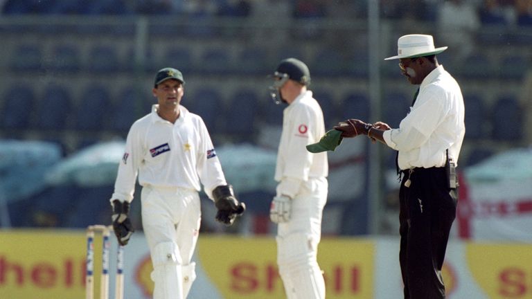 11 Dec 2000:  Steve Bucknor of England hints at time wasting by the Pakistan batsmen during the Third Test match played at the National Stadium, in Karachi