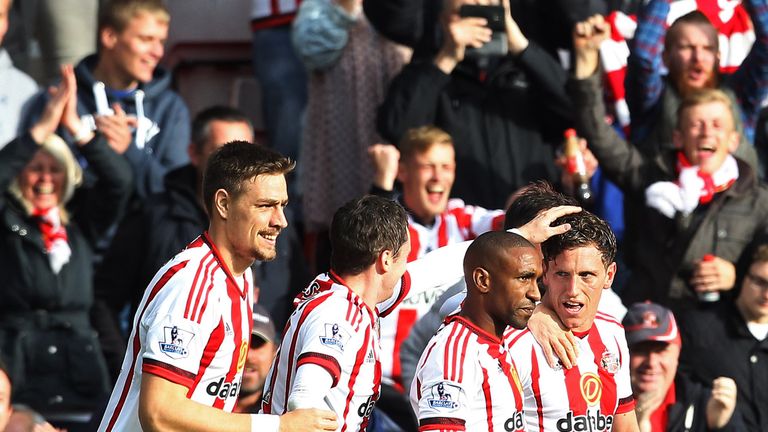 Sunderland's Billy Jones (R) celebrates with team-mates